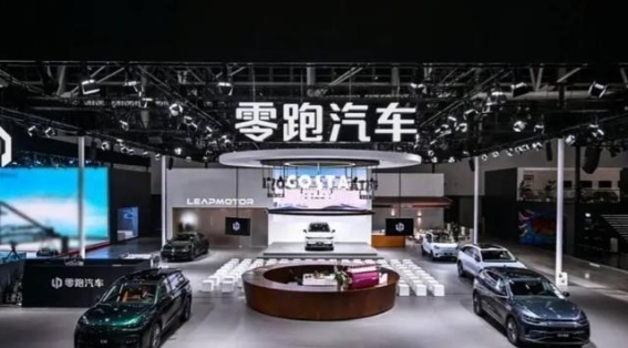 零跑汽车首次半年度盈利背后的成长密码与潜在挑战