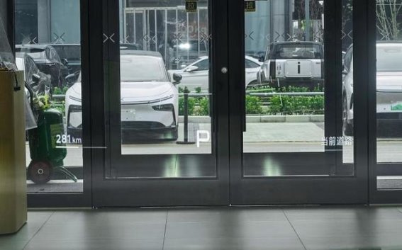 全新小鹏P7上市解析：全面挑战小米SU7与特斯拉Model 3，凭借创新设计与超高性价比赢得市场