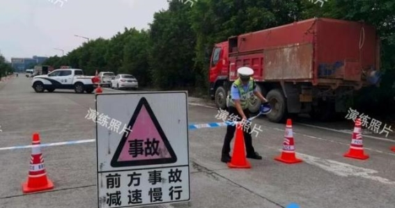 大型车辆安全驾驶：规范行为与事故预防