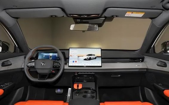 长安UNI-V 2025款评测：动感外观与强劲动力，年轻消费者的全能之选