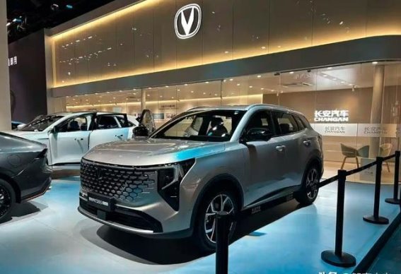 2025成都车展长安CS55PLUS亮相，天枢驾驶辅助与零重力座椅为驾乘体验加分