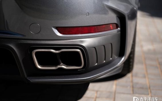 全新保时捷911 Turbo S：极速与奢华的极致碰撞