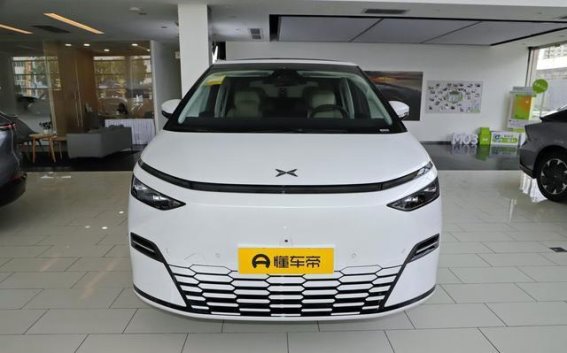 2025款小鹏X9:颠覆家庭出行体验的大七座AI豪华SUV