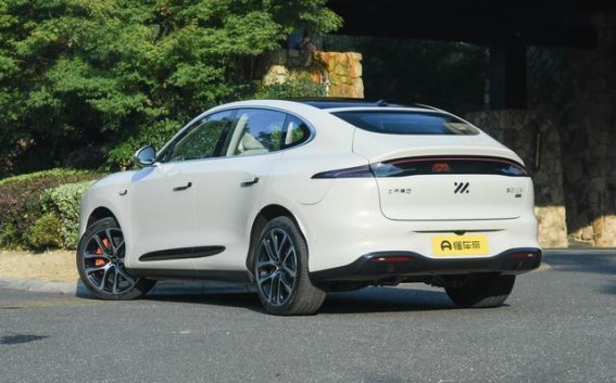 智己LS6:超越预期的家用新能源SUV