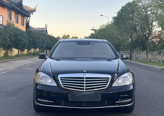 十年奔驰S350L二手车实测:10万元买豪华商务,依旧不失尊贵魅力