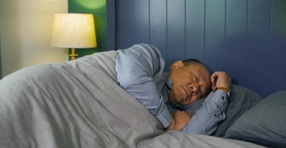 七十岁老年人应如何安排睡眠时间?科学解答健康睡眠的黄金标准