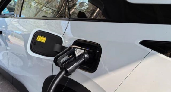 新能源汽车高满意度背后的成长烦恼与行业挑战