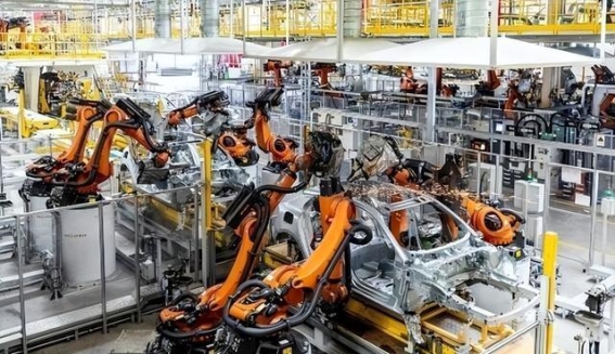 从发动机神话到电动化现实：中国汽车工业的路径重构