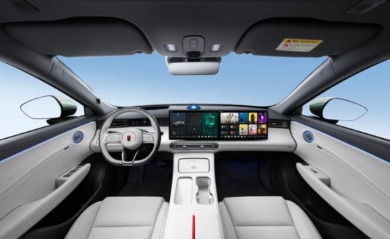 红旗HS6 PHEV深度体验：家庭出行的理想选择，快充15分钟消除续航焦虑