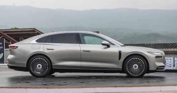 岚图追光L能否撼动豪华中大型新能源轿车格局