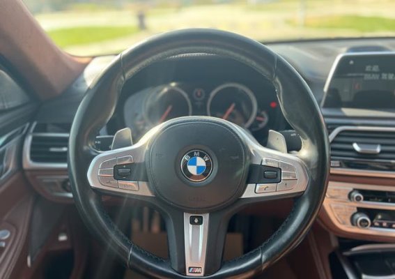 40万价格入手二手宝马7系，4.5秒破百，体验豪华与性能的完美结合