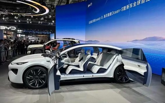 比亚迪海豹08与海狮08的选择：是否值得等待，还是现款更划算？