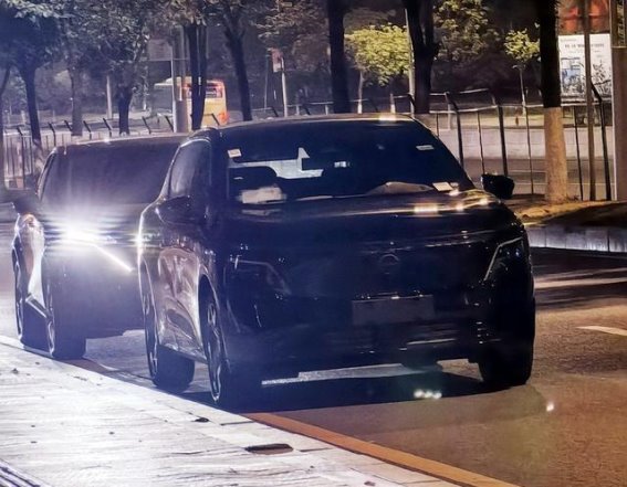 东风日产NX8街头实拍曝光，超长轴距与双动力技术引领中大型新能源SUV
