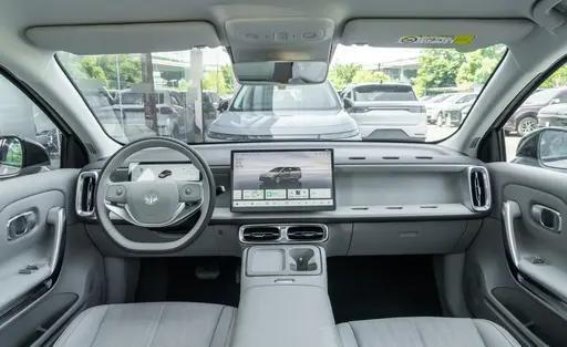 零跑B01实测评测：10万级纯电轿车的新标杆