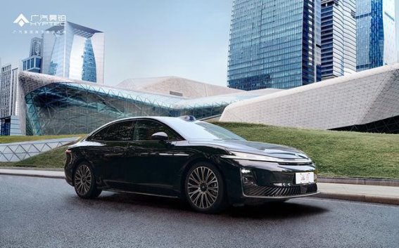 广汽昊铂A800全新实力登场，自研底盘与智能科技引领高端体验