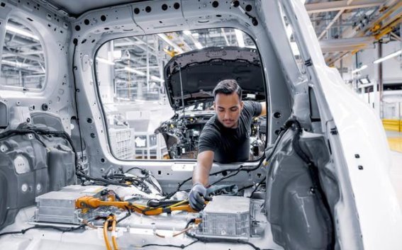 梅赛德斯-奔驰全新一代GLB在凯奇凯梅特工厂正式量产