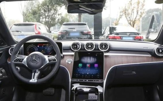 奔驰C级：25.3万元的豪华之选，市场为何如此热销？