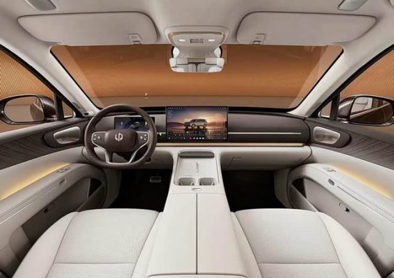 零跑D19内饰亮点解析：一体式安全带的独特设计