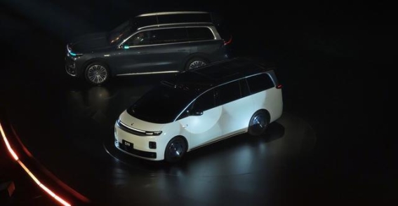 零跑D99发布：首款智能电动MPV引领未来出行