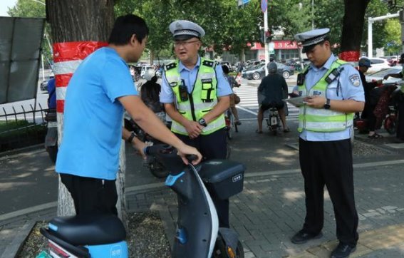 挡风被退场之后，2026年电动车骑行必须牢记的“2要3不要”