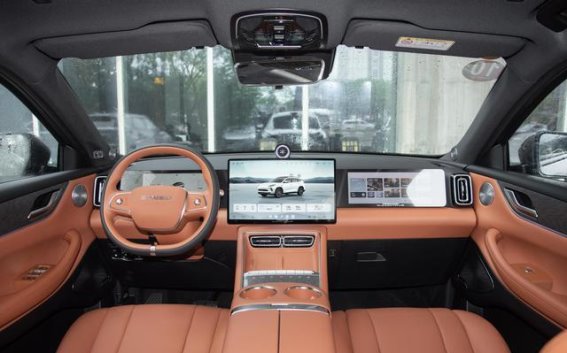 星途ET5年底压轴登场：猎鹰700+飞鱼底盘，13.49万起实力抢眼