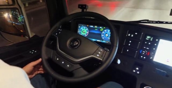 欧曼星辉智能重卡引领冷链物流智能化新时代