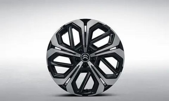 2024款凡尔赛C5 X全新版本旅不凡：重新定义轻奢休旅车的未来