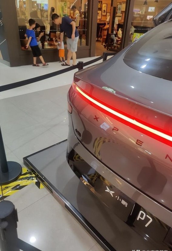 何小鹏深度体验特斯拉FSD，预言2026年L4自动驾驶将加速到来