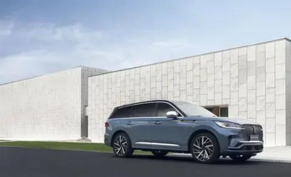 在商务与生活之间找到平衡的座驾选择——林肯飞行家的接待价值解析