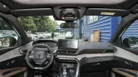 2025款标致5008：7座SUV市场的新挑战者