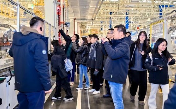 岚图泰山5000辆交付：稳如泰山，豪华新标杆