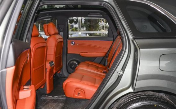 红旗HS6 PHEV：家庭出行的全能插电混动SUV