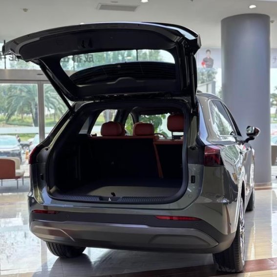 新年换车首选，红旗HS6 PHEV带你走向幸福之路