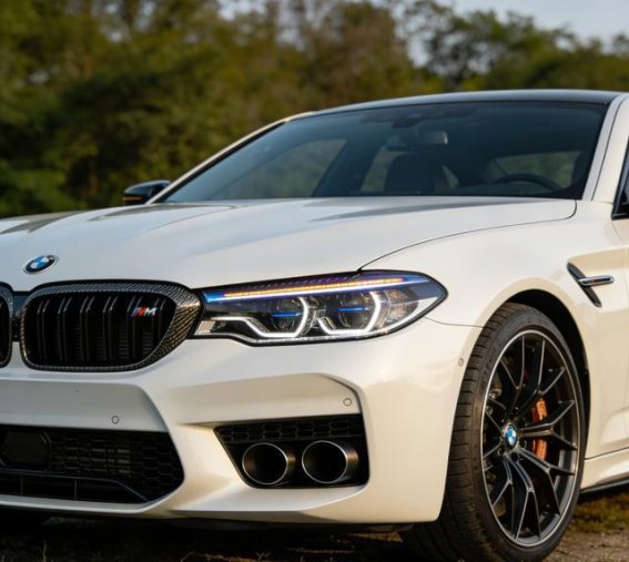 2026款宝马M5全新进化：融合豪华与性能的极致之作