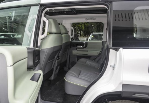 2025款北京越野BJ40增程版标准版I车型发布，性价比与智能配置再提升