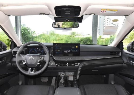 凯美瑞运动Lite光辉版：兼顾个性与实用的中型轿车