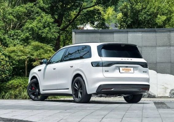 问界M8限时大优惠，销量冠军车型引发价格战