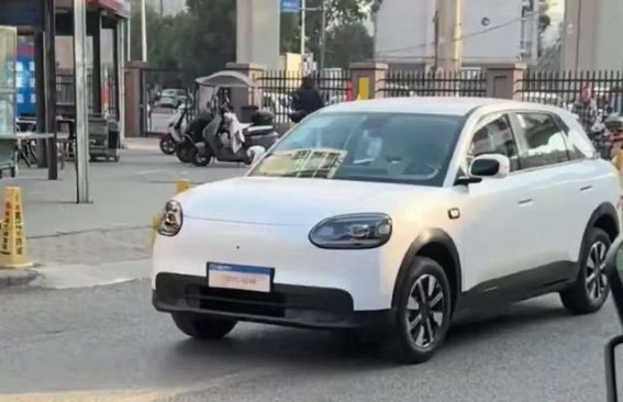 奇瑞QQ3 EV街头亮相，激烈竞争中的全新选择