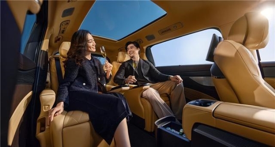 腾势D9：三年销量蝉联冠军，重新定义高端新能源MPV