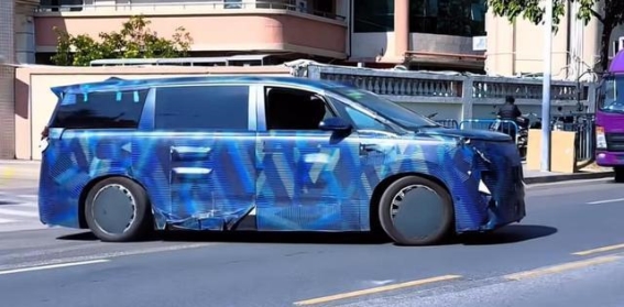 腾势D9L路试谍照曝光，迈向高端MPV市场的全新尝试