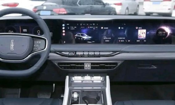 新能源汽车为何如此重视车机智能化，而燃油车似乎不在意？