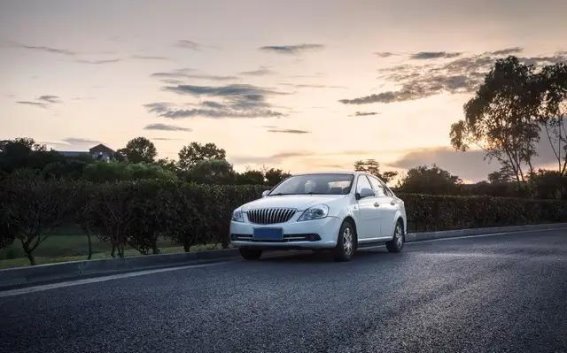 停车小技巧，避免变速箱过早损坏