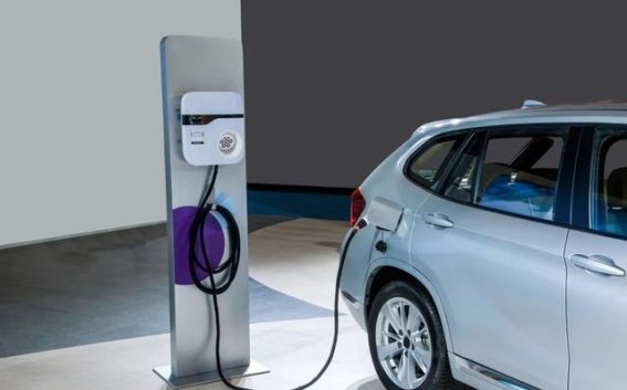 比亚迪再掀市场波澜，推出210公里大电池插混车型