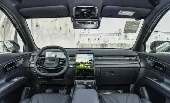 第五代瑞虎8：颠覆智能出行的新标杆