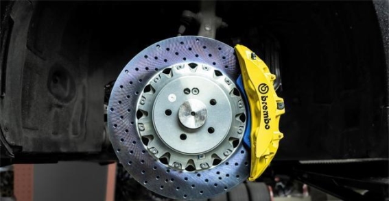 奔驰S级W223刹车系统升级：Brembo改装带来极致性能体验