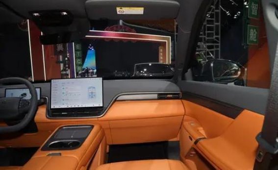 奕派eπ008六座版：家庭出行的理想选择