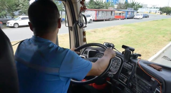 重卡D形方向盘：是创新之举，还是操控的噩梦？