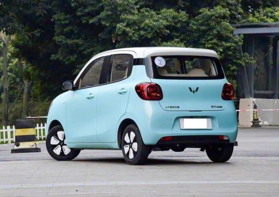 五菱宏光MINIEV四门版：空间升级与续航增强，引领微型电动车新趋势