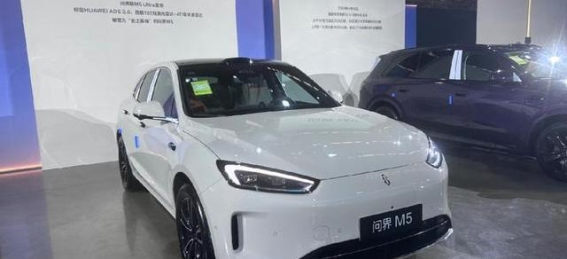 问界100万辆下线：跨界融合与智能电动的成功之路