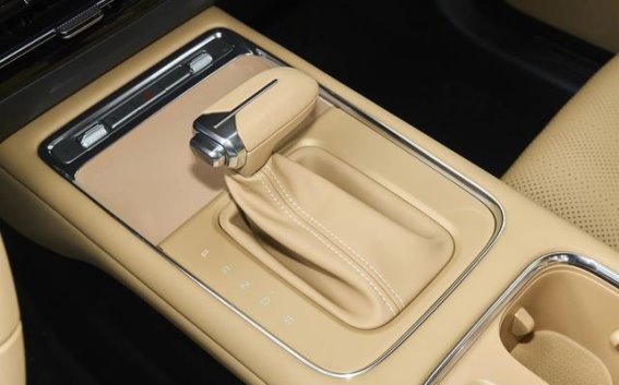 五菱星光560：燃油、插混、纯电三重选择，全面布局家轿市场